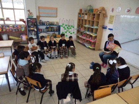 Taller de lectura por una mamá. Incrementa la autoestima, la atención, la retención, la imaginación y el vocabulario. 